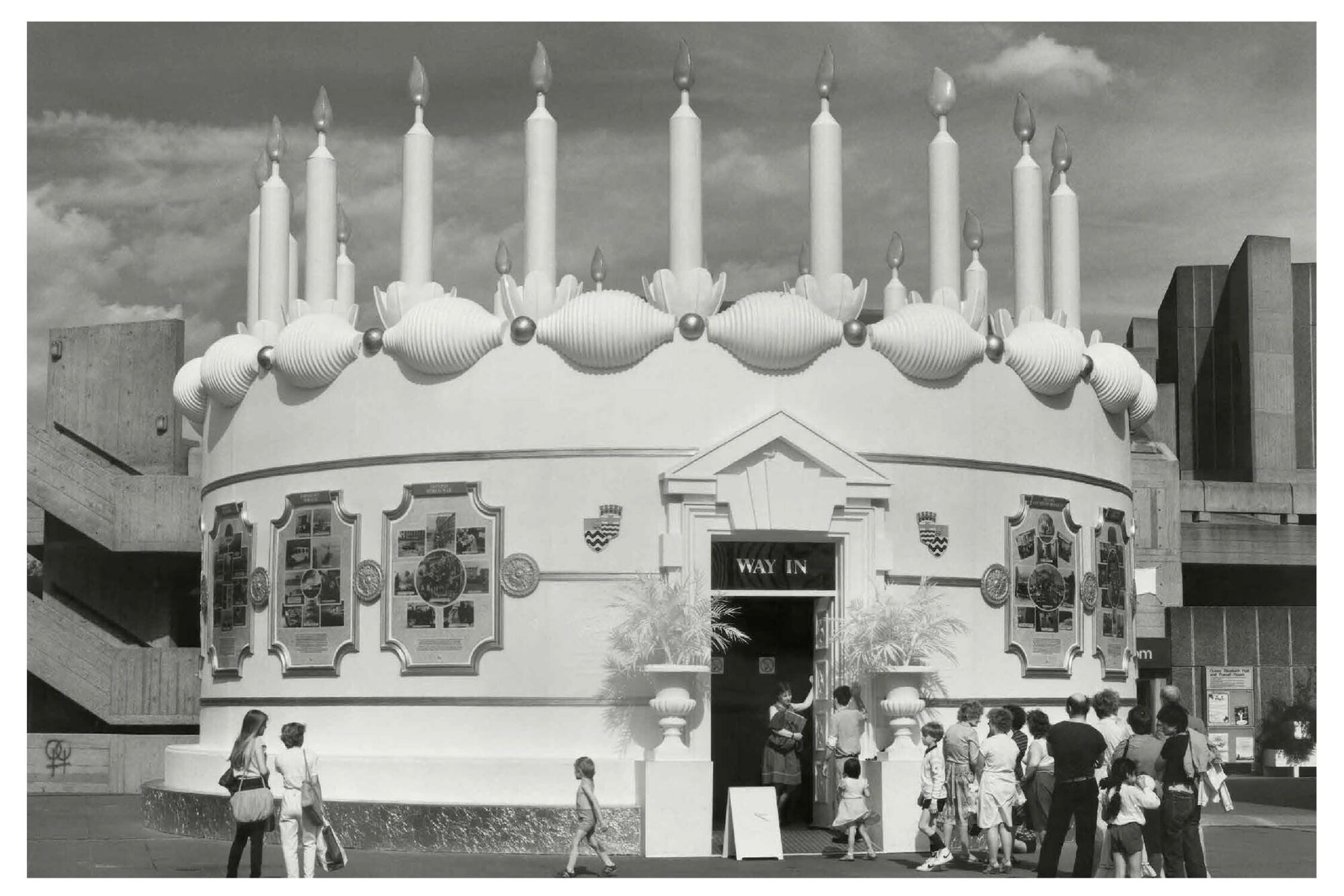 Londons Ours Giant Cake